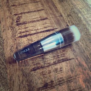 Clinique blush brush